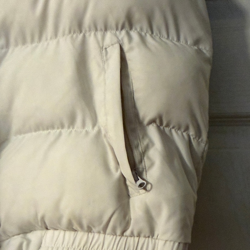 Fabletics Women’s White Puffer Vest - Picture 4 of 8